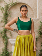 Green Solid Viscose Rayon Saree Blouse – Round Neck – Sleeveless