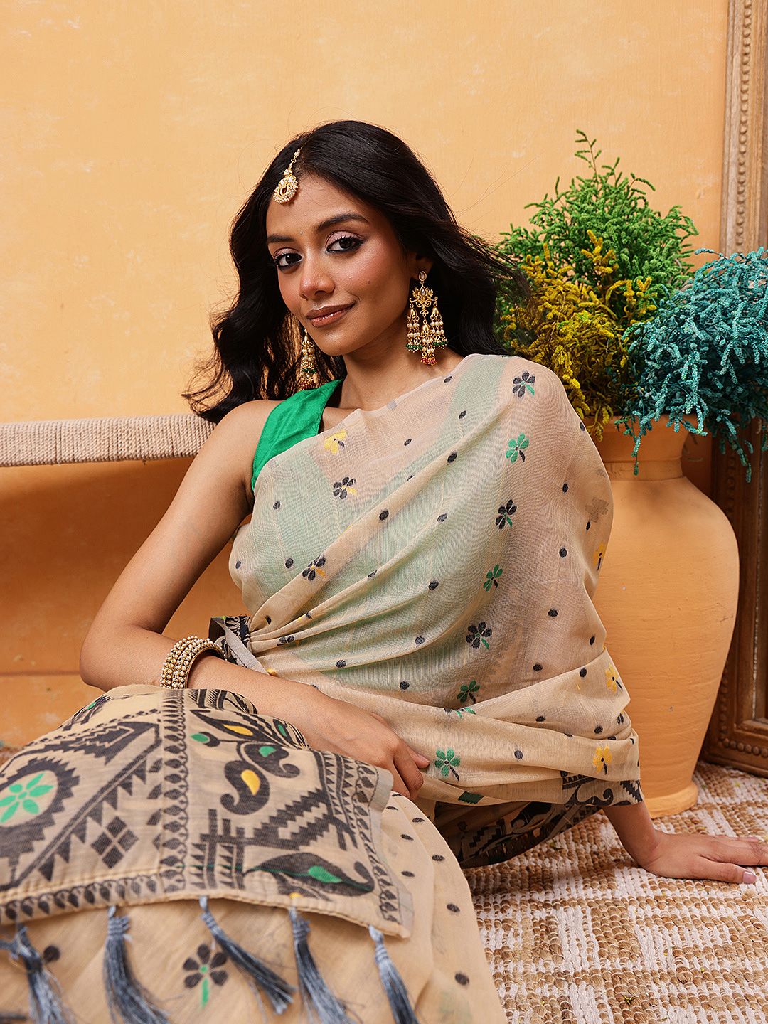 Black & Cream Jamdani Cotton Saree – Round Neck – Floral Woven