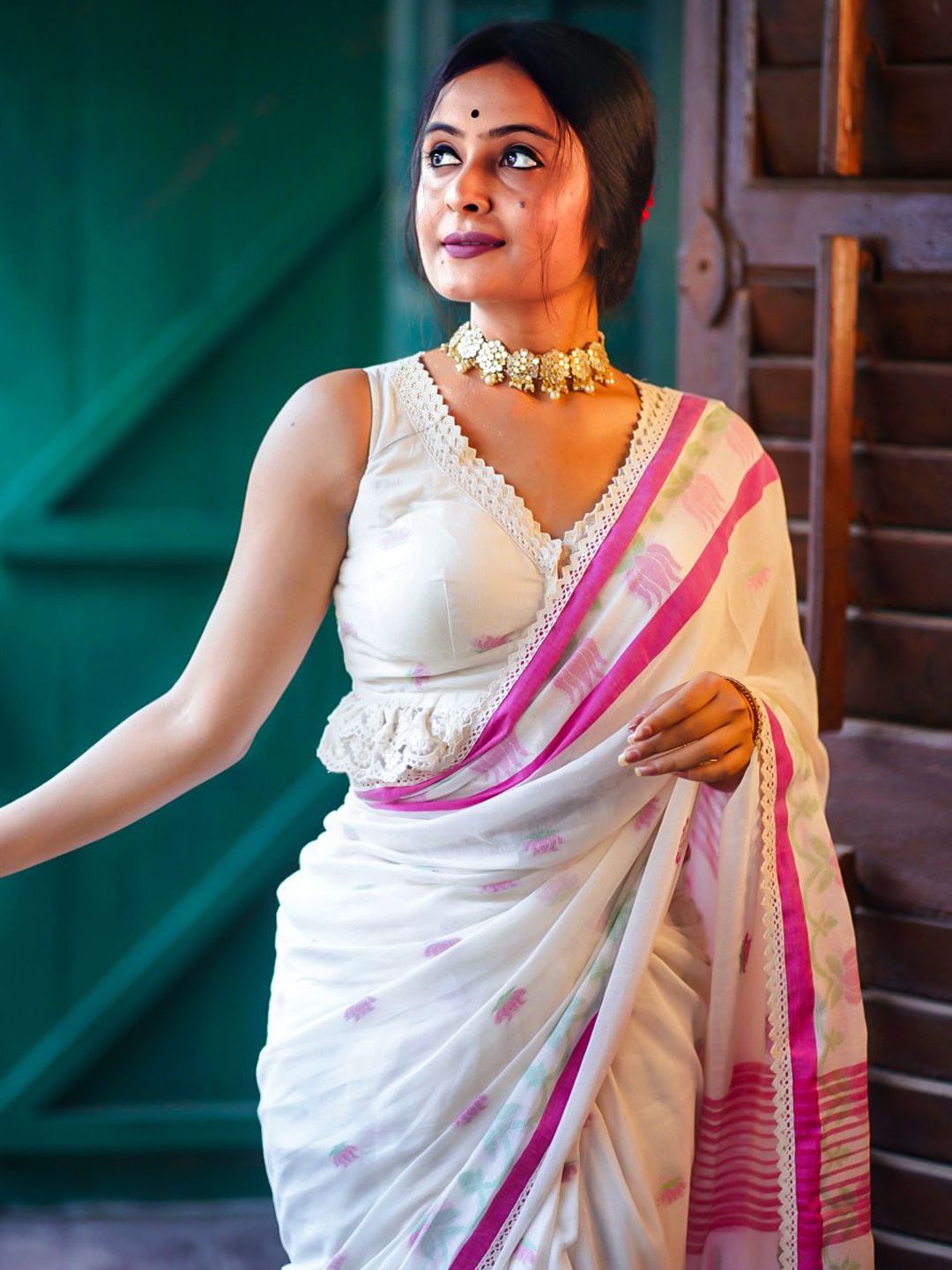 White Woven Cotton Saree Blouse – V-Neck – Thread Work