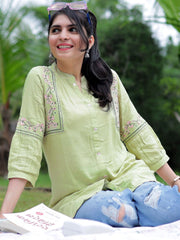 Green & White A-Line Viscose Rayon Kurti – Mandarin Collar – Floral Embroidered