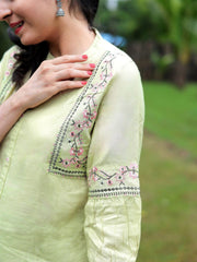 Green & White A-Line Viscose Rayon Kurti – Mandarin Collar – Floral Embroidered