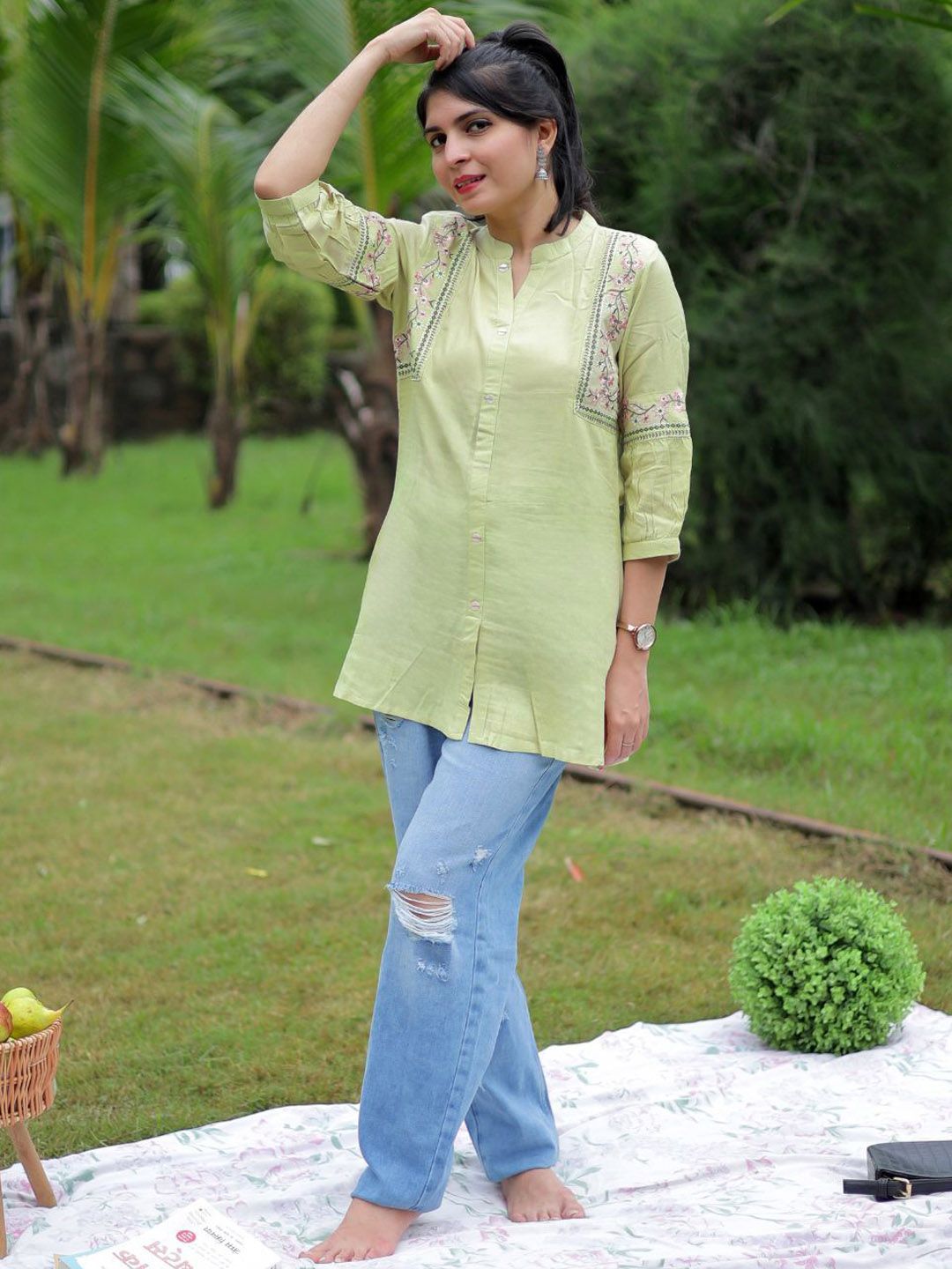 Green & White A-Line Viscose Rayon Kurti – Mandarin Collar – Floral Embroidered