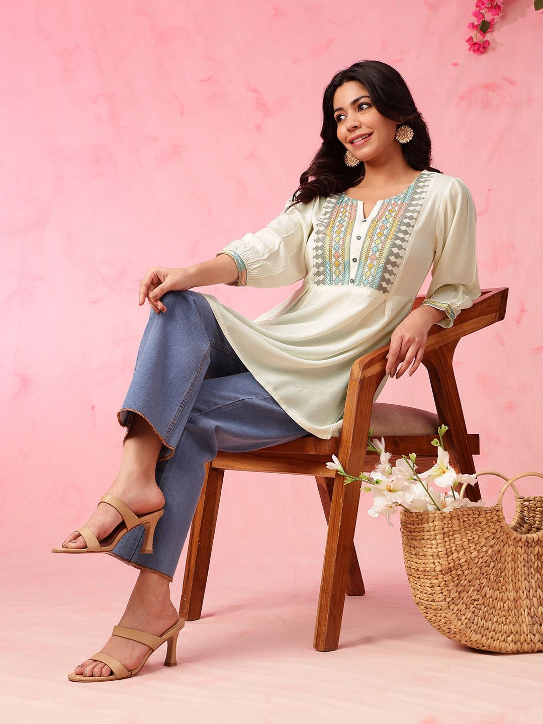 Off White A-Line Pure Cotton Short Kurti – Round Neck – Floral Thread Embroidery