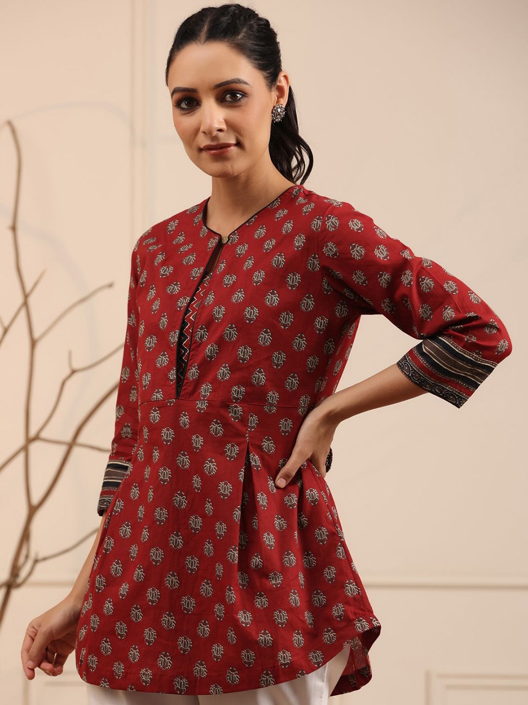 Maroon & Black A-Line Pure Cotton Kurti – Keyhole Neck – Ethnic Motif Print